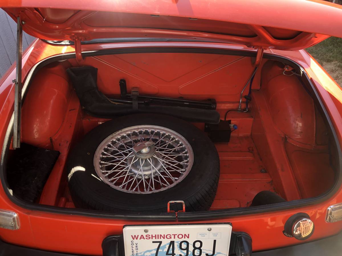 Mgb-convertible-1979-orange-2