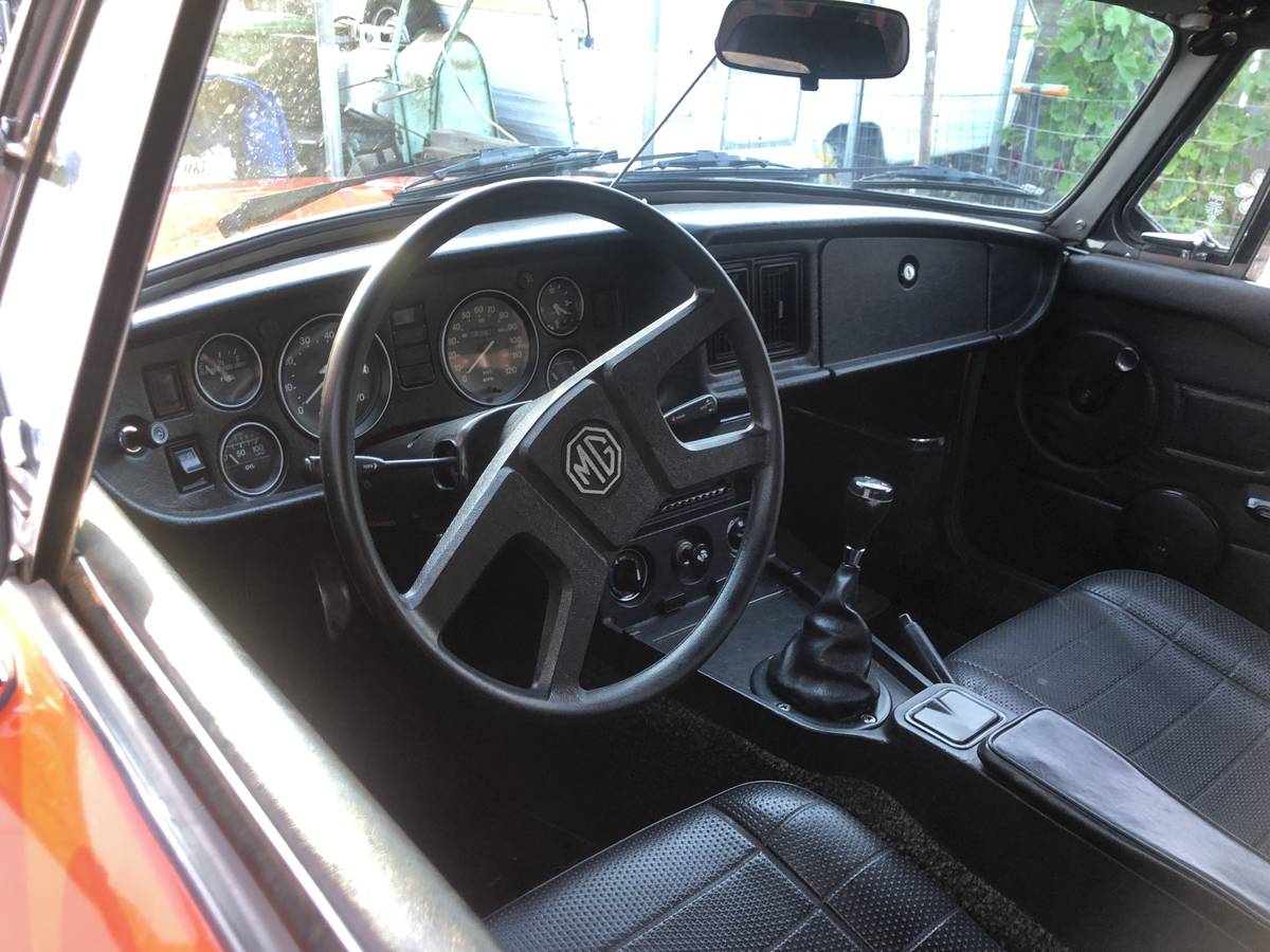Mgb-convertible-1979-orange-6