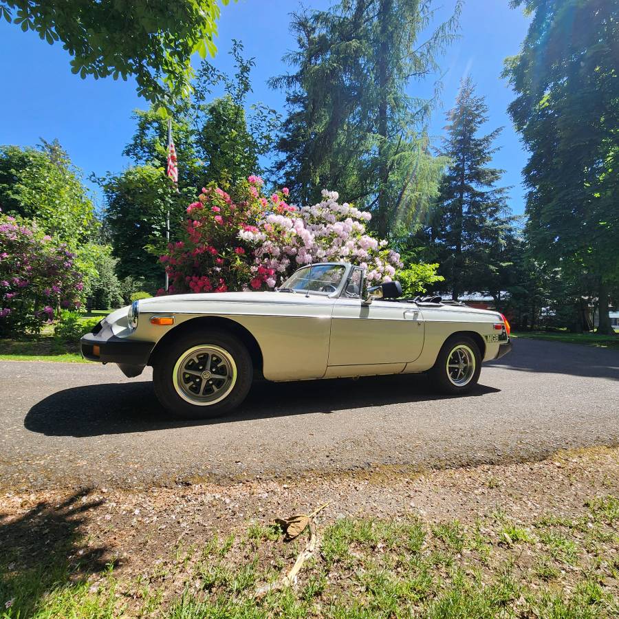 Mgb-convertible-1979-white-2