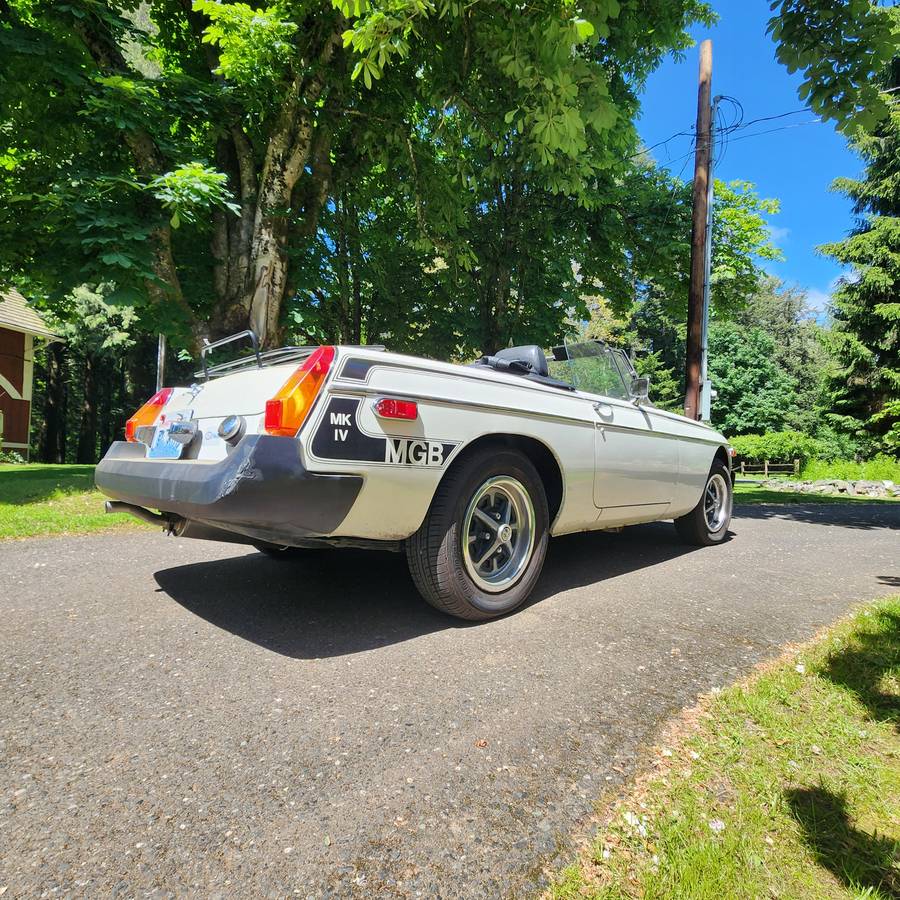 Mgb-convertible-1979-white-3