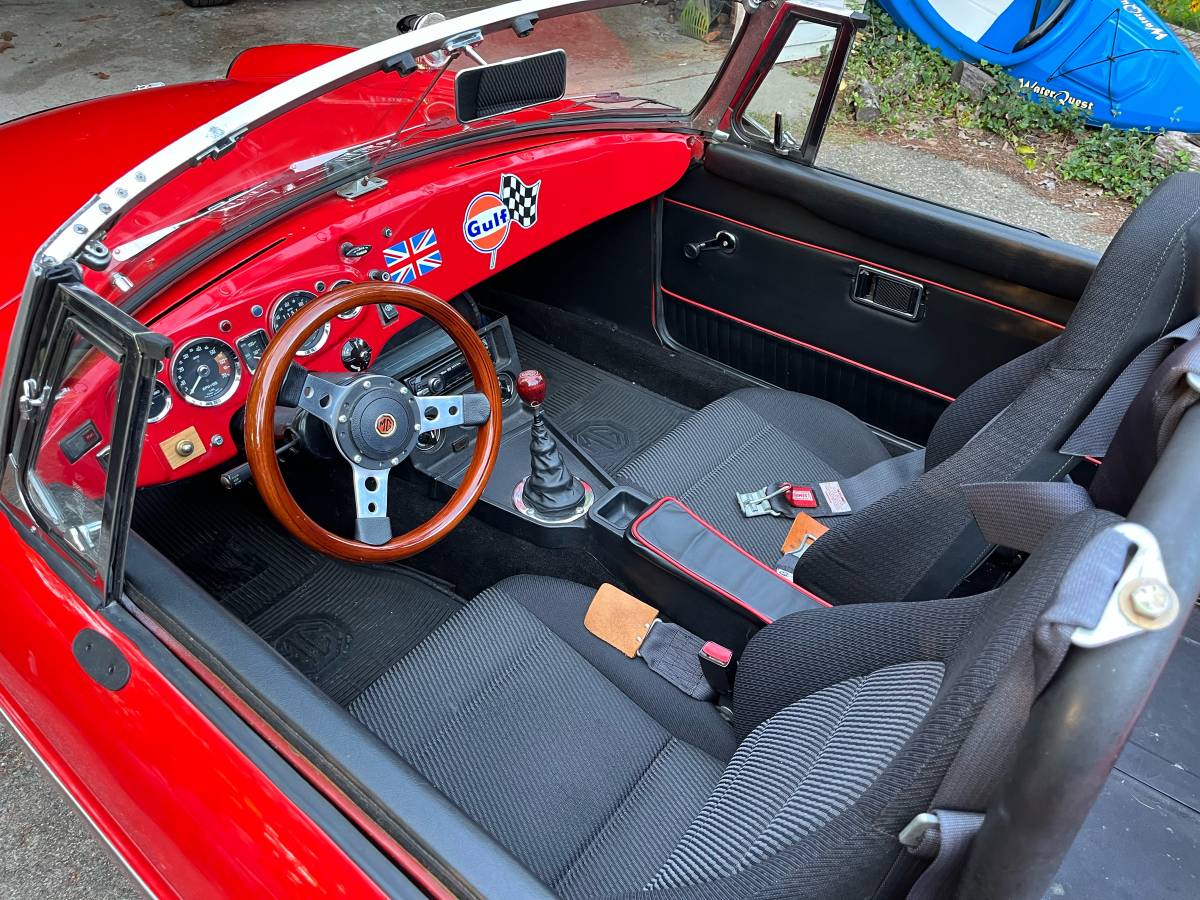 Mgb-convertible-1980-red-10