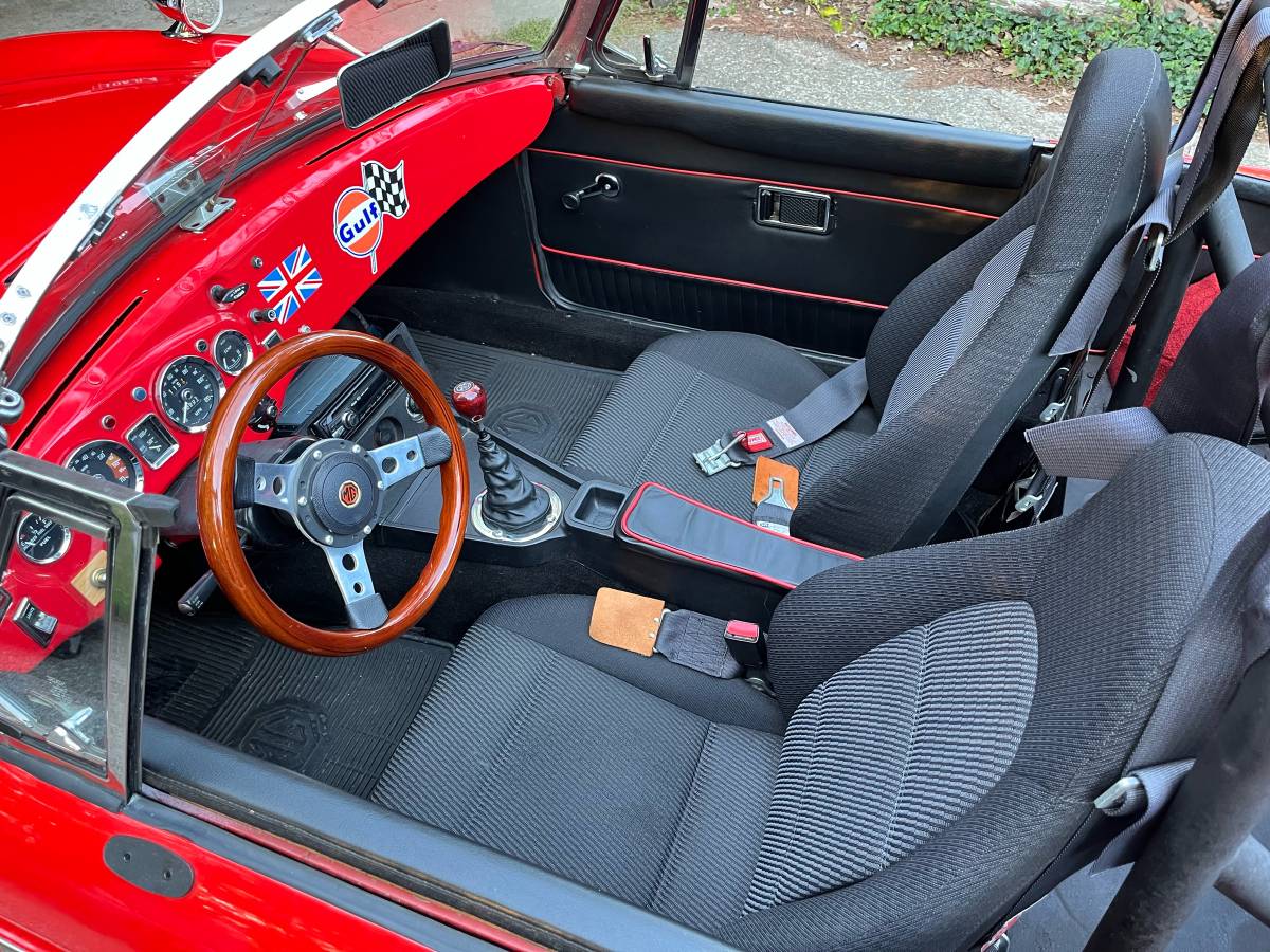 Mgb-convertible-1980-red-11
