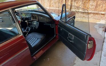 Mgb-gt-1969-red-9