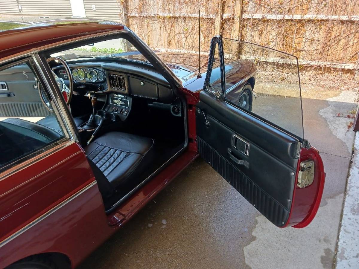 Mgb-gt-1969-red-9