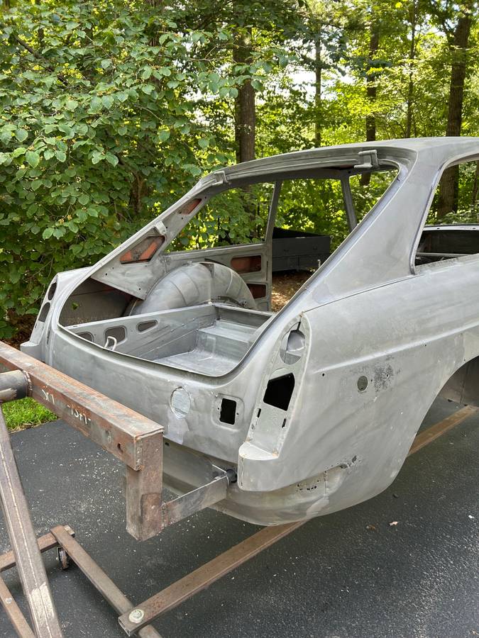Mgb-gt-1970-silver-5
