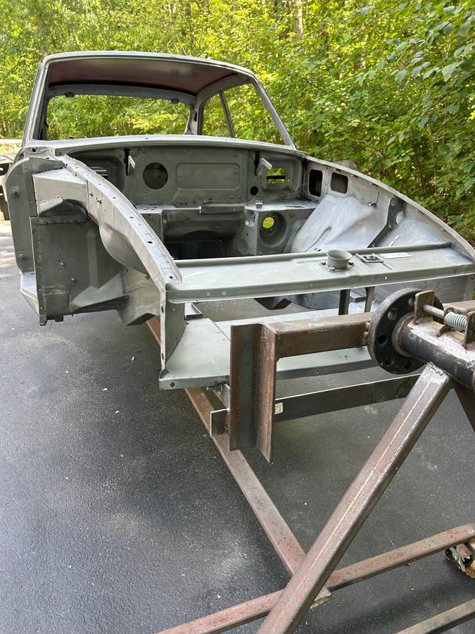 Mgb-gt-1970-silver-7