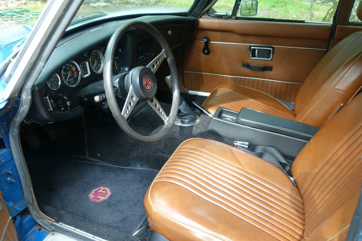 Mgb-gt-1972-blue-1