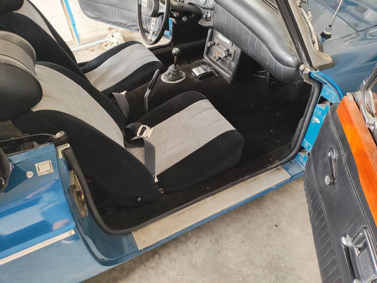 Mgb-roadster-1971-blue-9