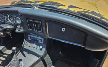 Mgb-roadster-1974-yellow-12