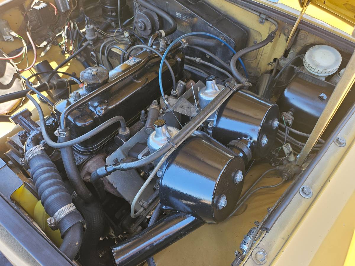 Mgb-roadster-1974-yellow-17