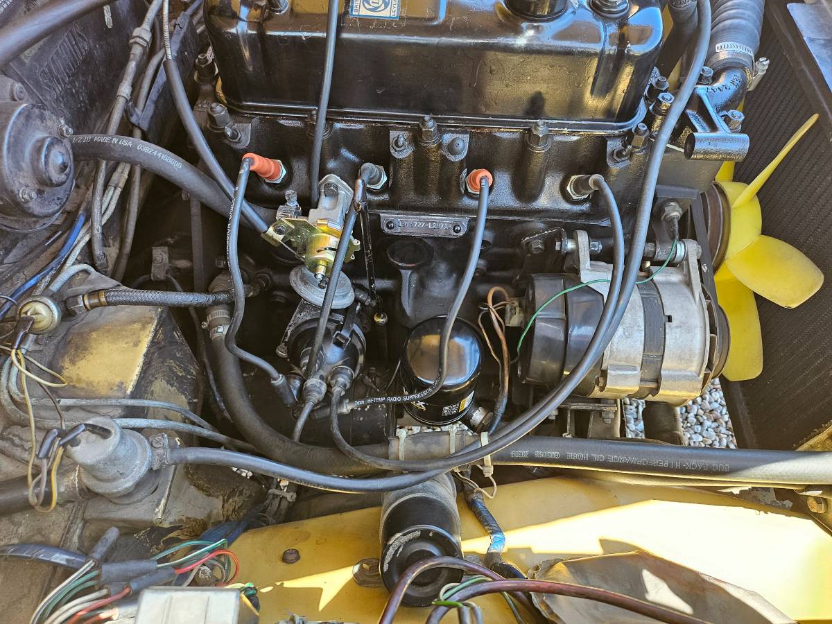 Mgb-roadster-1974-yellow-18