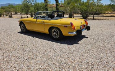 Mgb-roadster-1974-yellow-23