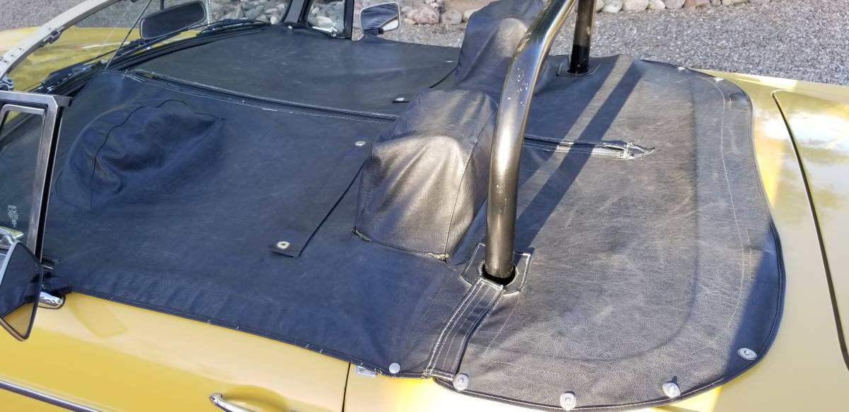 Mgb-roadster-1974-yellow-3