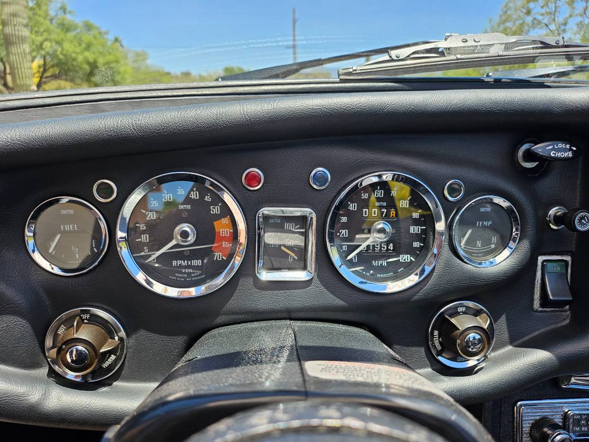 Mgb-roadster-1974-yellow-9
