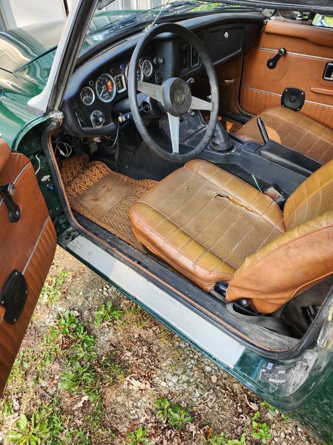 Mgb-roadster-1976-green-15