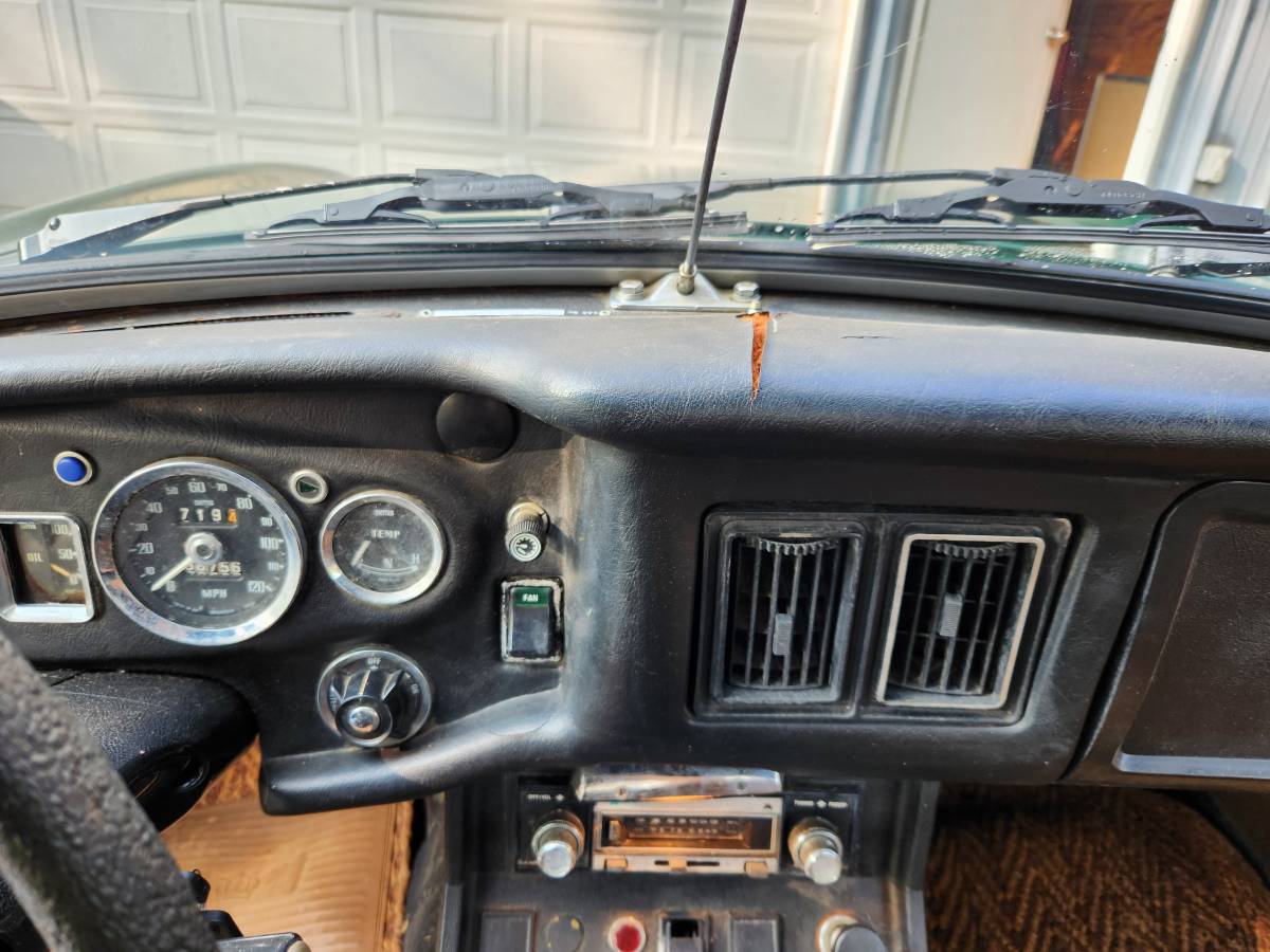 Mgb-roadster-1976-green-6