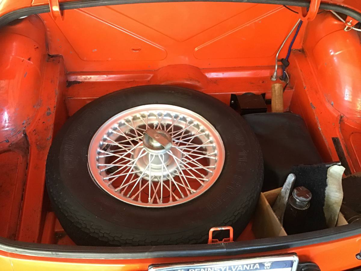 Mgb-roadster-1978-orange-4