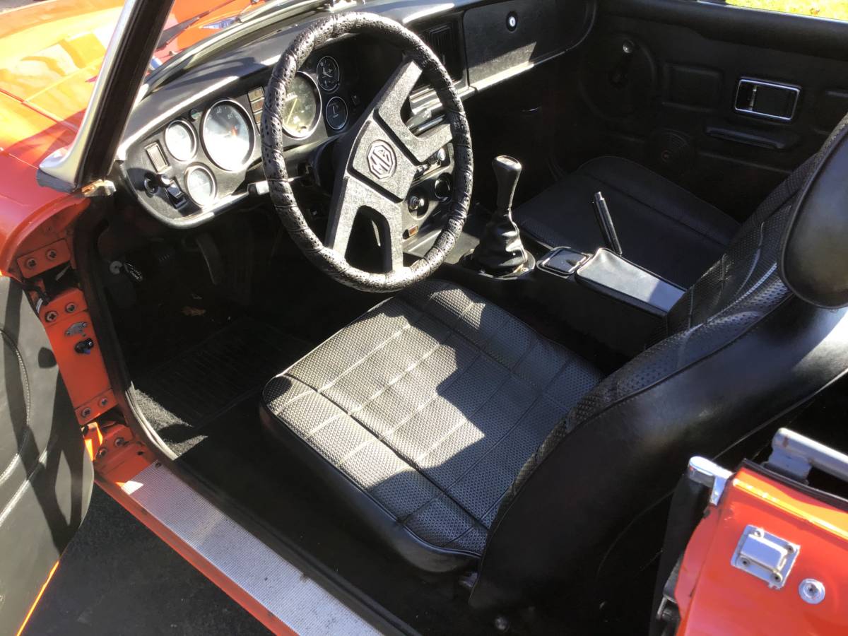 Mgb-roadster-1978-orange-7