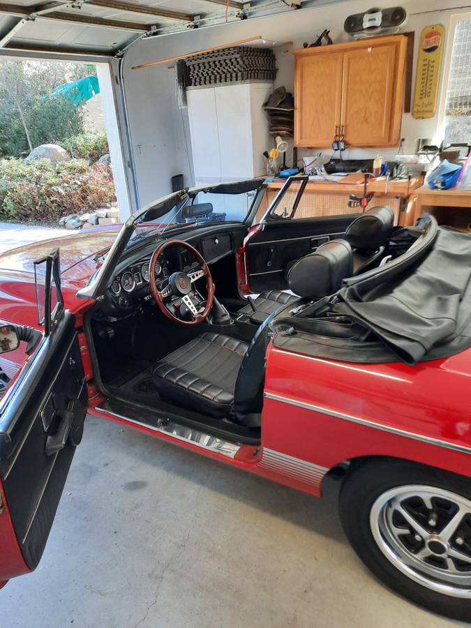 Mgmgb-1975-red-1