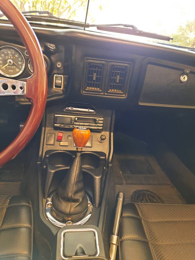 Mgmgb-1975-red-7