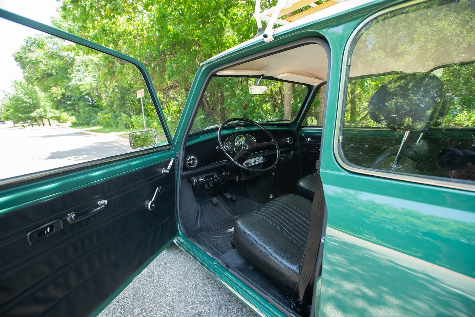 Mini-Classic-Mini-1974-Hatchback-16