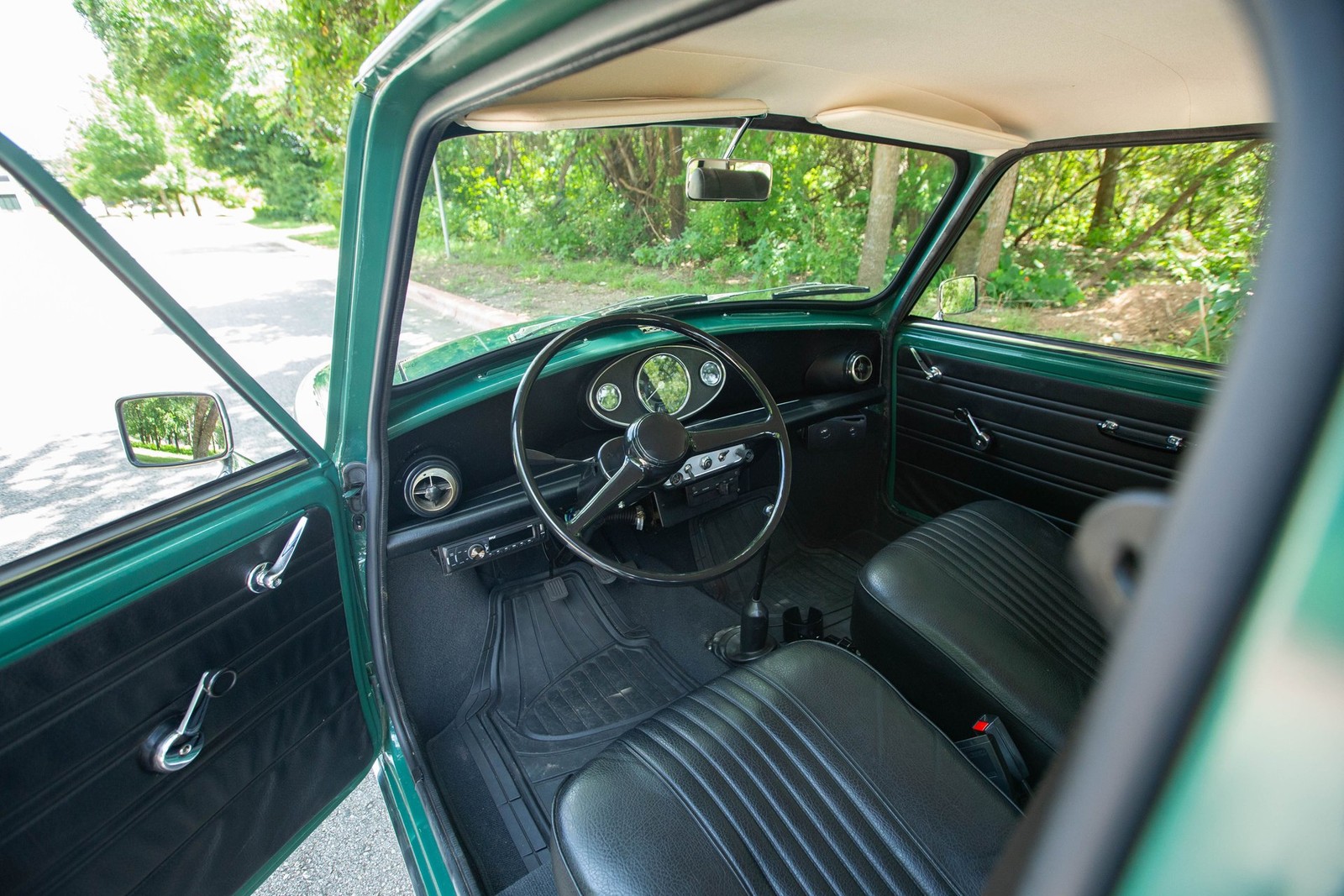 Mini-Classic-Mini-1974-Hatchback-17