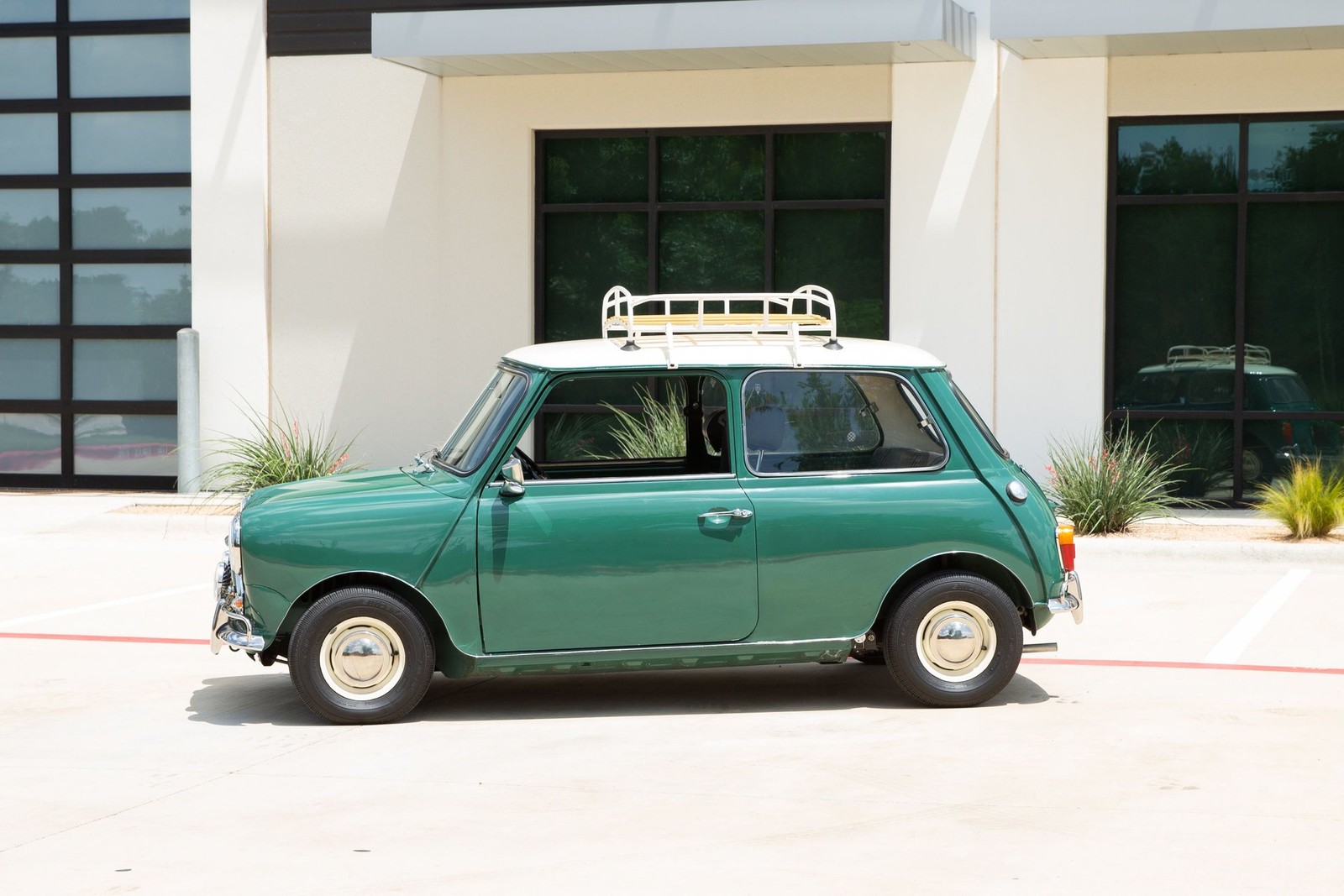 Mini-Classic-Mini-1974-Hatchback-4