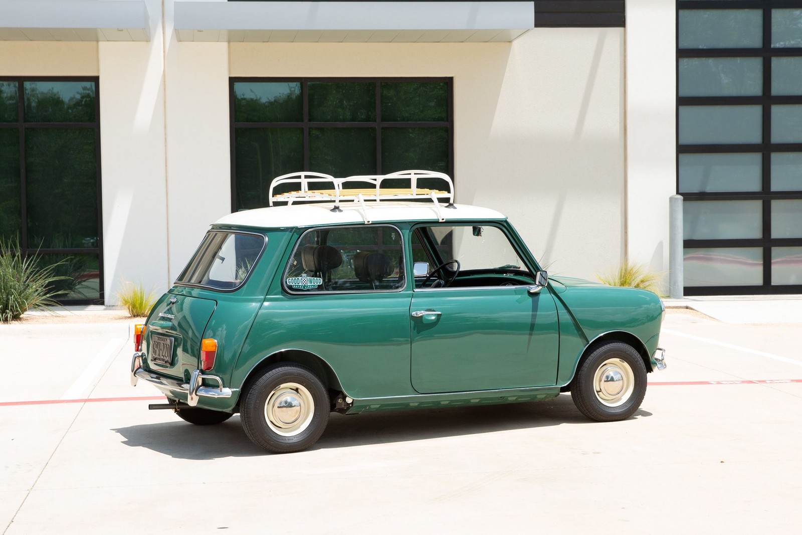 Mini-Classic-Mini-1974-Hatchback-7