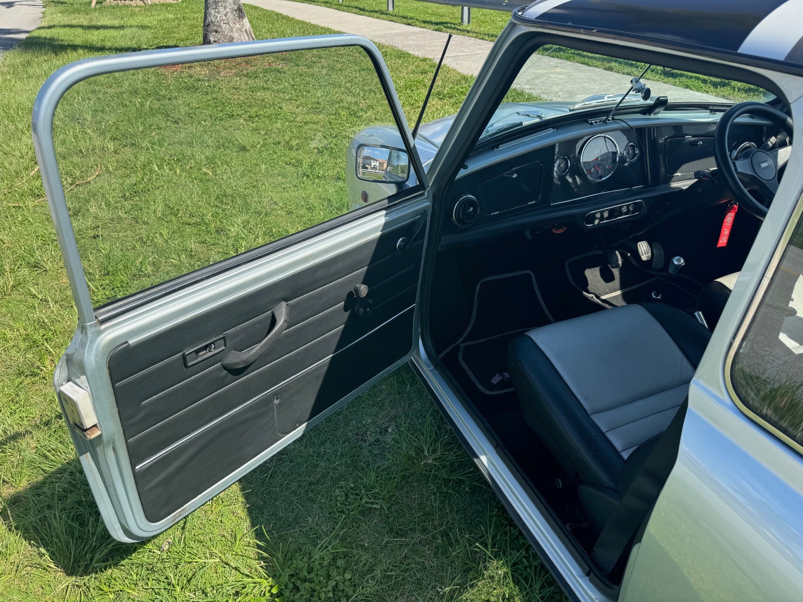 Mini-Classic-Mini-1994-Coupe-11