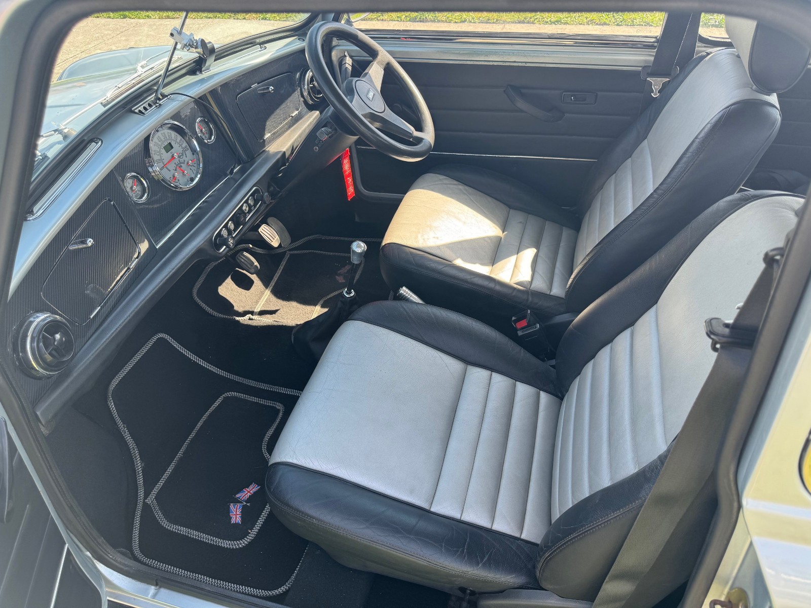 Mini-Classic-Mini-1994-Coupe-12