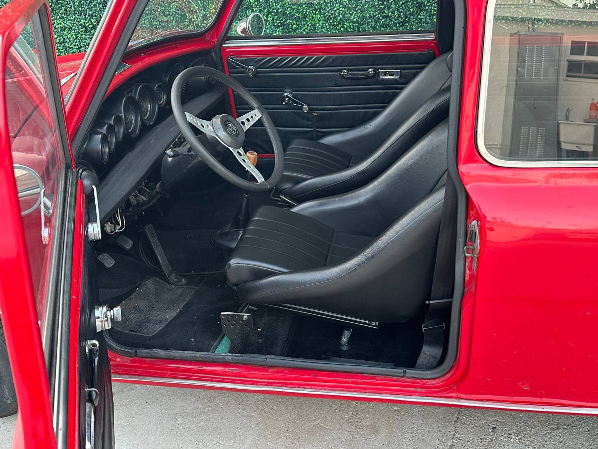 Mini-cooper-1300-1975-red-4