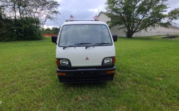 Mitsubihshi-minicab-1994-white-1