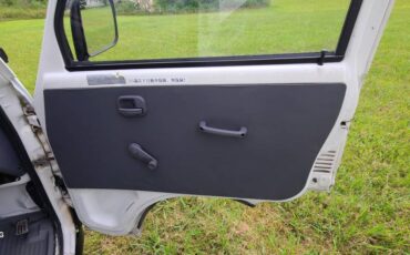 Mitsubihshi-minicab-1994-white-13