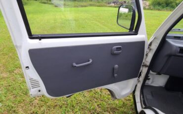 Mitsubihshi-minicab-1994-white-15
