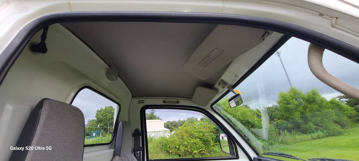 Mitsubihshi-minicab-1994-white-16
