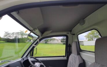Mitsubihshi-minicab-1994-white-2