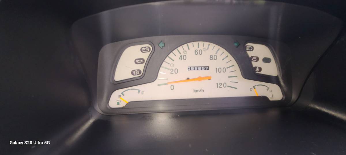 Mitsubihshi-minicab-1994-white-3