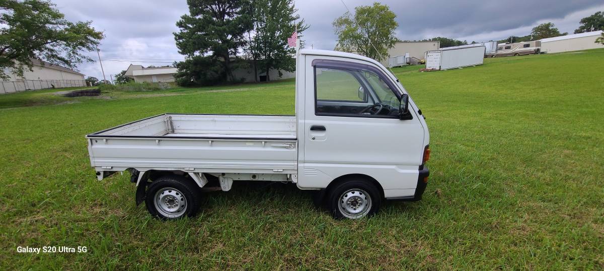 Mitsubihshi-minicab-1994-white-4