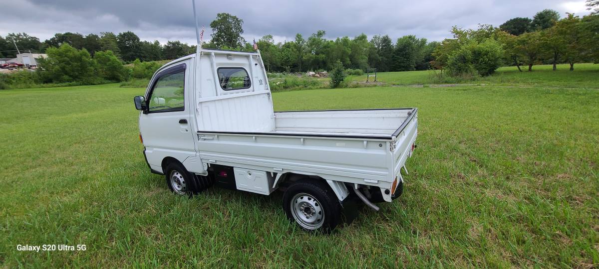 Mitsubihshi-minicab-1994-white-5
