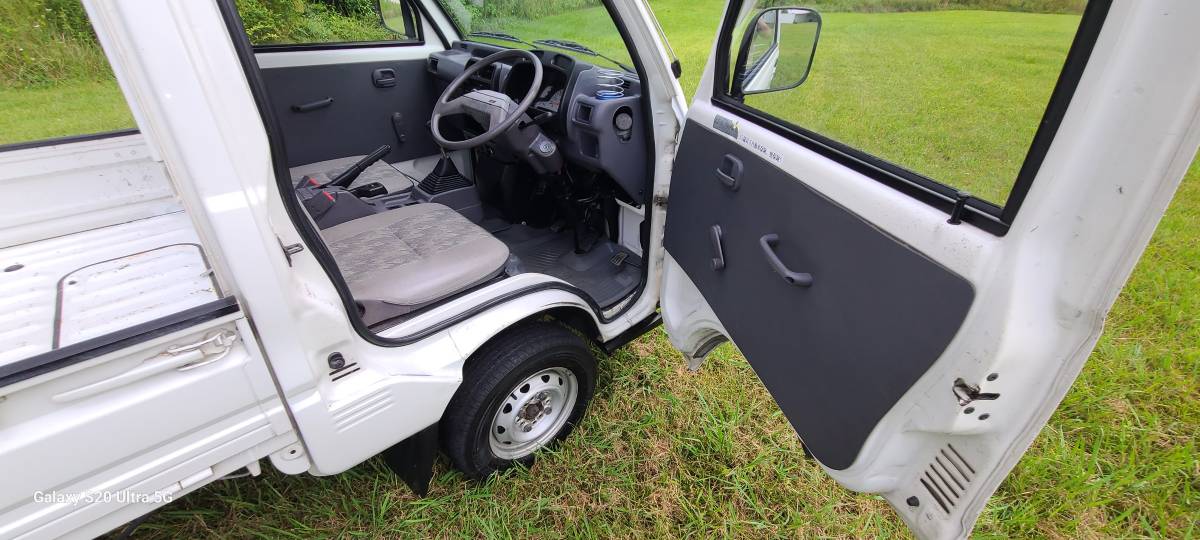 Mitsubihshi-minicab-1994-white-6