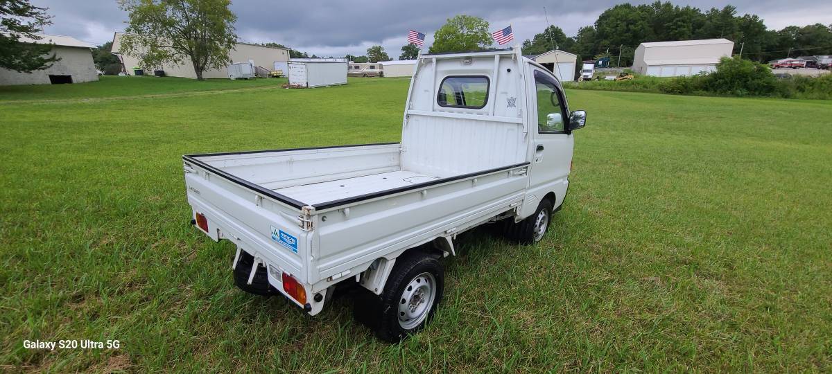Mitsubihshi-minicab-1994-white-8