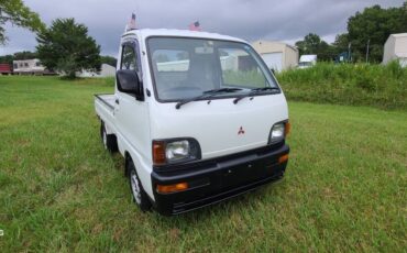 Mitsubihshi-minicab-1994-white-9