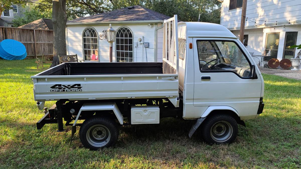Mitsubishi-1979-white-10