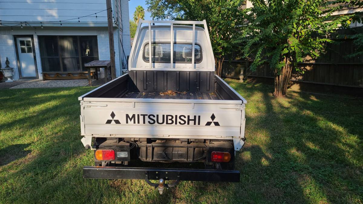 Mitsubishi-1979-white-12