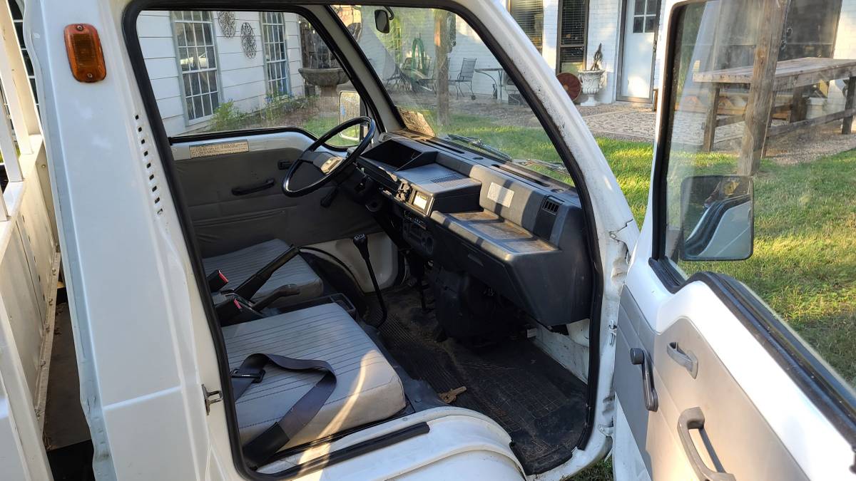 Mitsubishi-1979-white-15