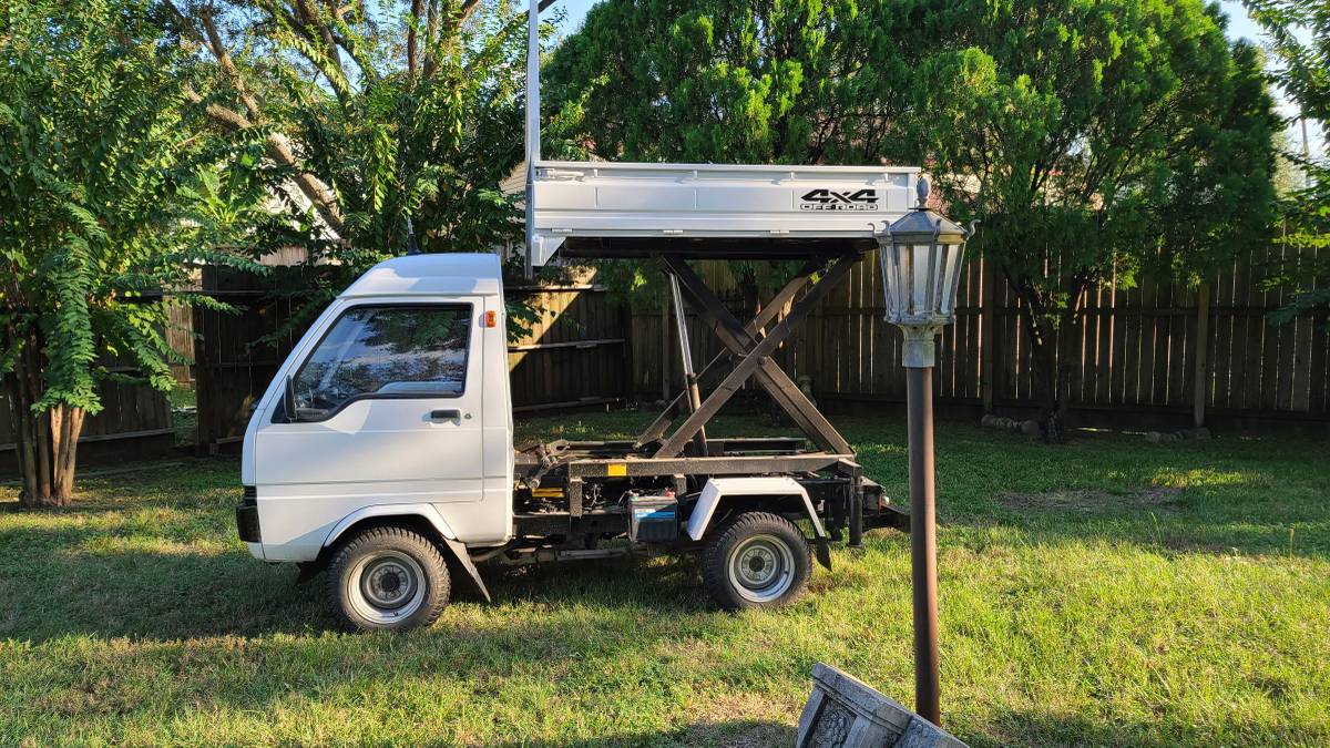 Mitsubishi-1979-white-18