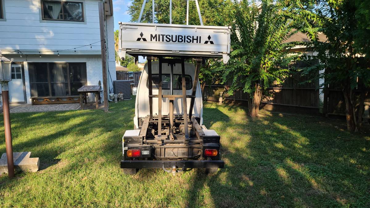 Mitsubishi-1979-white-19