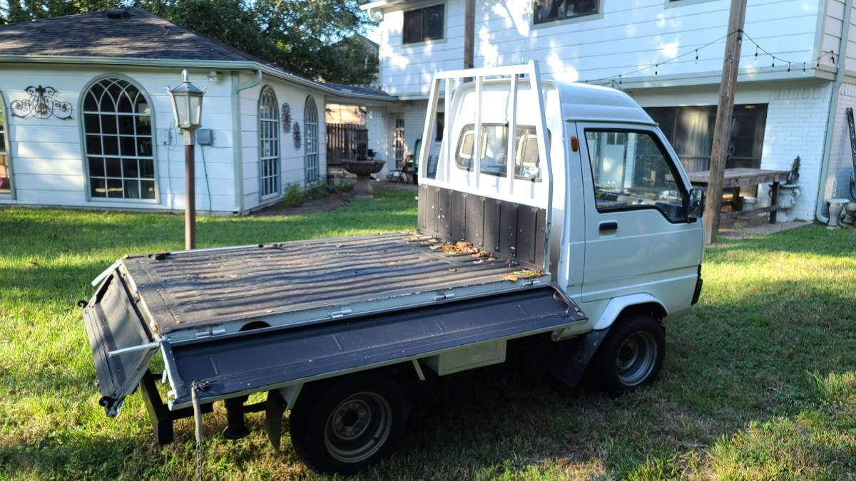 Mitsubishi-1979-white-2
