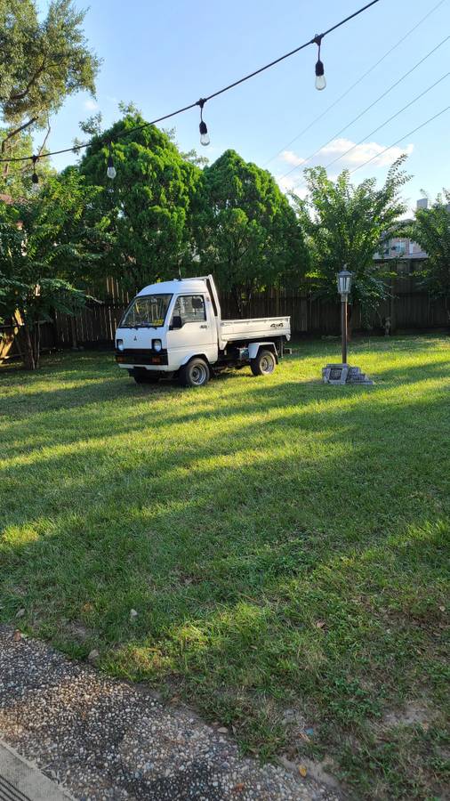 Mitsubishi-1979-white-23