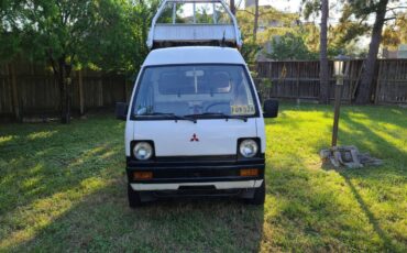 Mitsubishi-1979-white-5